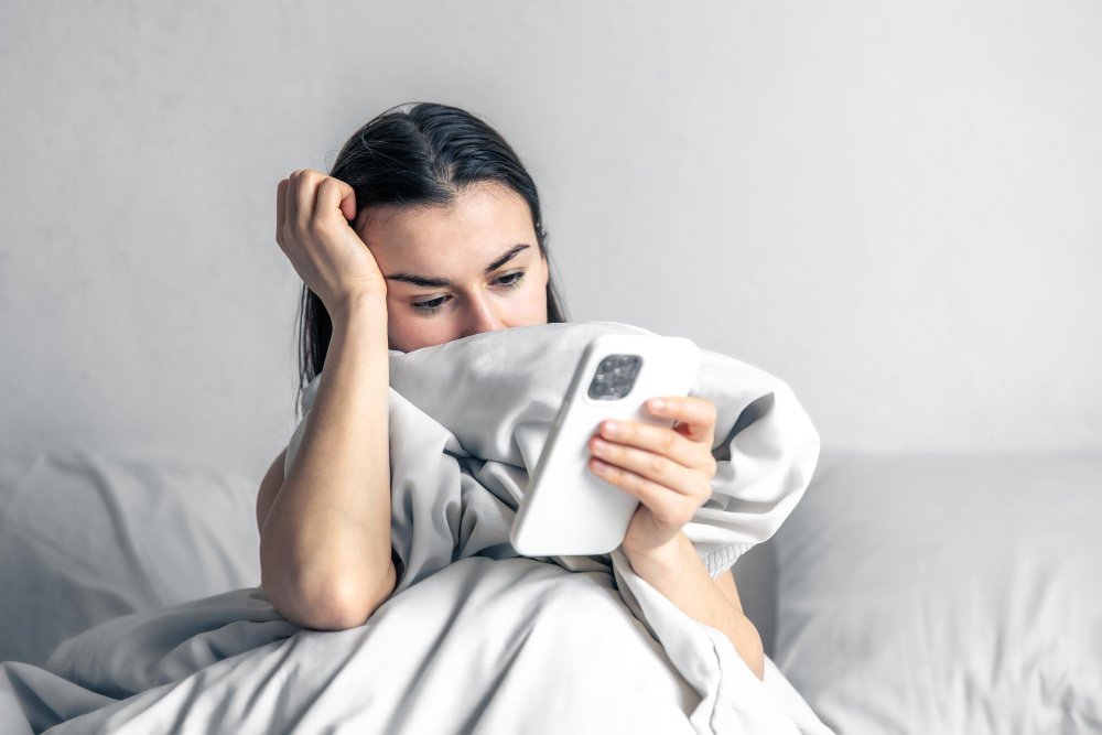el FOMO y la comparación constante en redes sociales